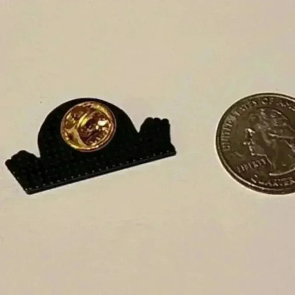 Peeking Squirtle Kanto Starter Enamel Pin – Cute Must-Have for Pokémon Lovers! - Picture 4 of 4